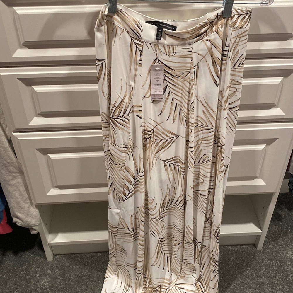 White House Black Market long skirt.  Fits more like a size 4.